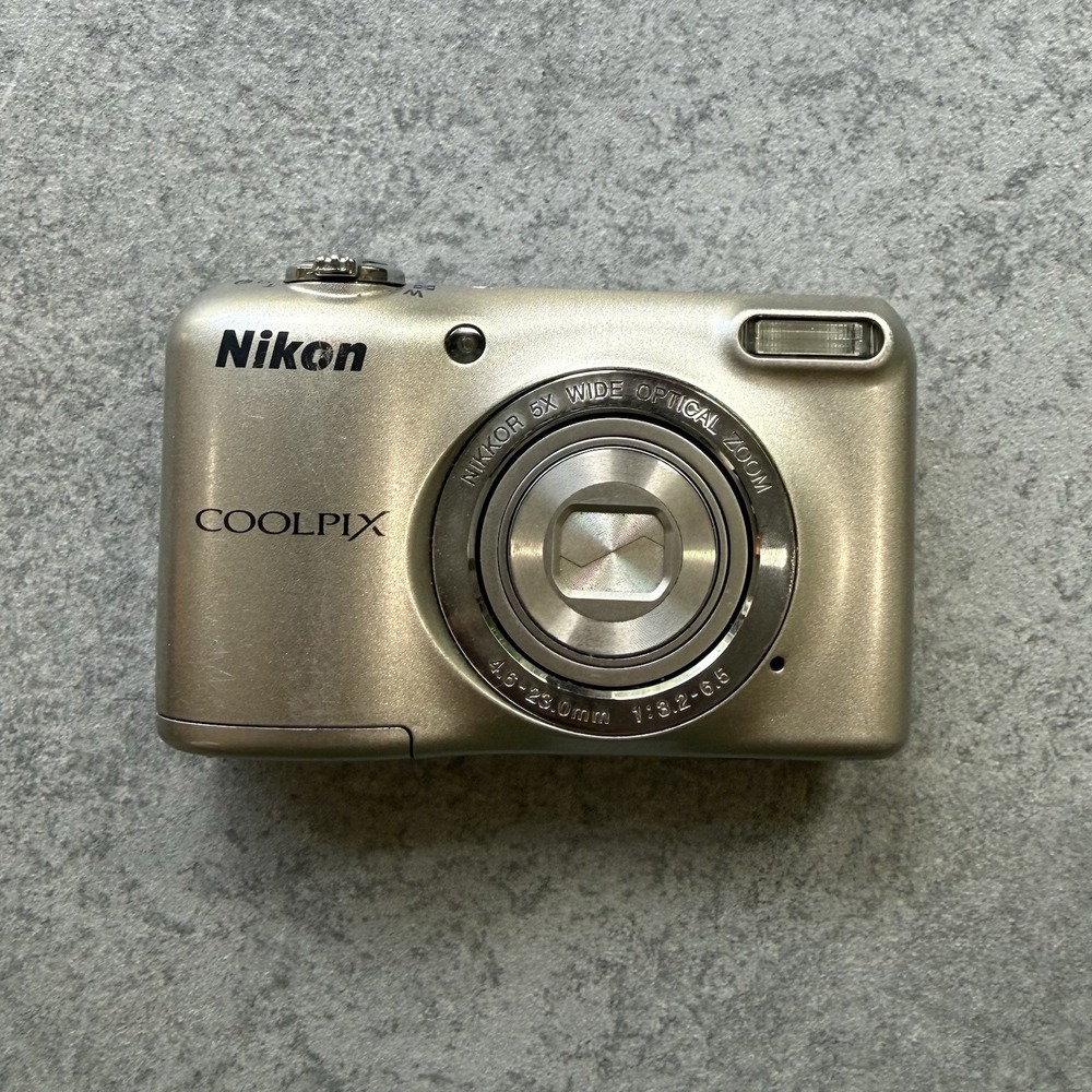 Nikon Coolpix L27 16.1mp digital camera with case TESTED WORKS uses AA batteries